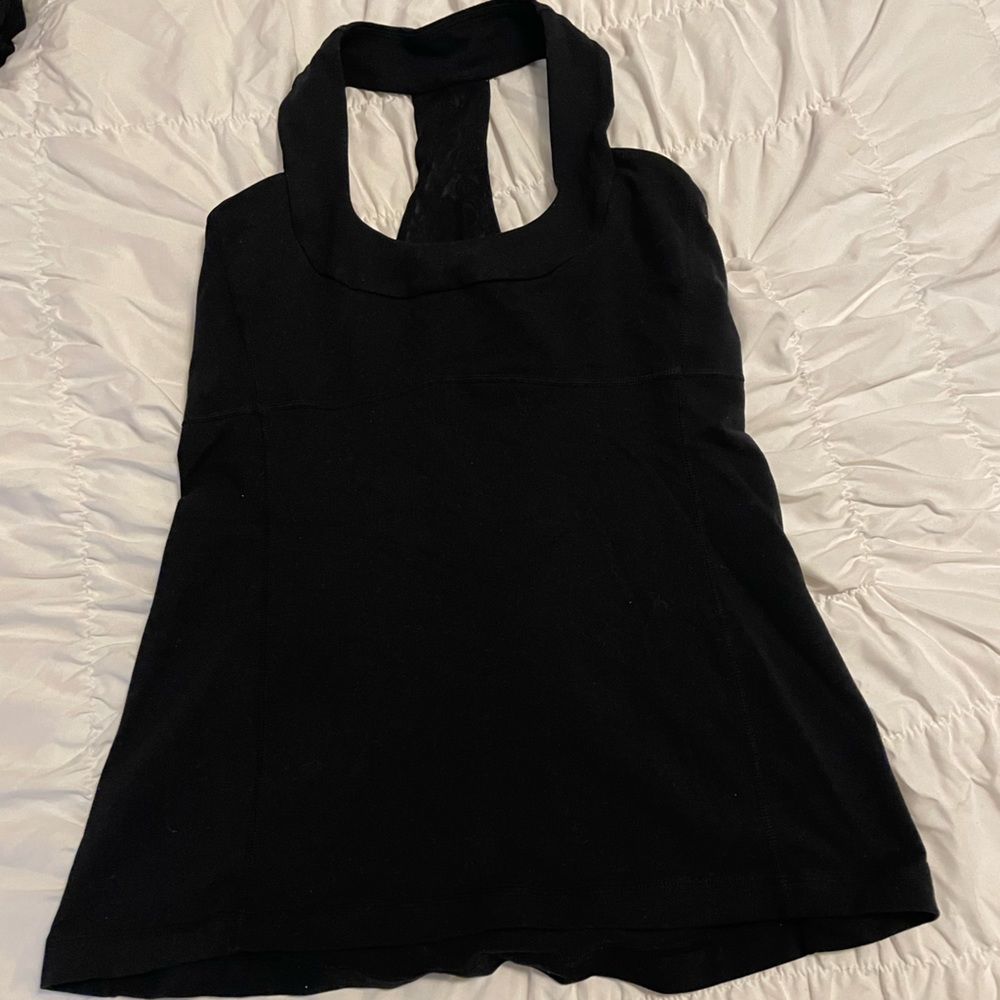 Lululemon workout top with built in bra size 8 form fitting